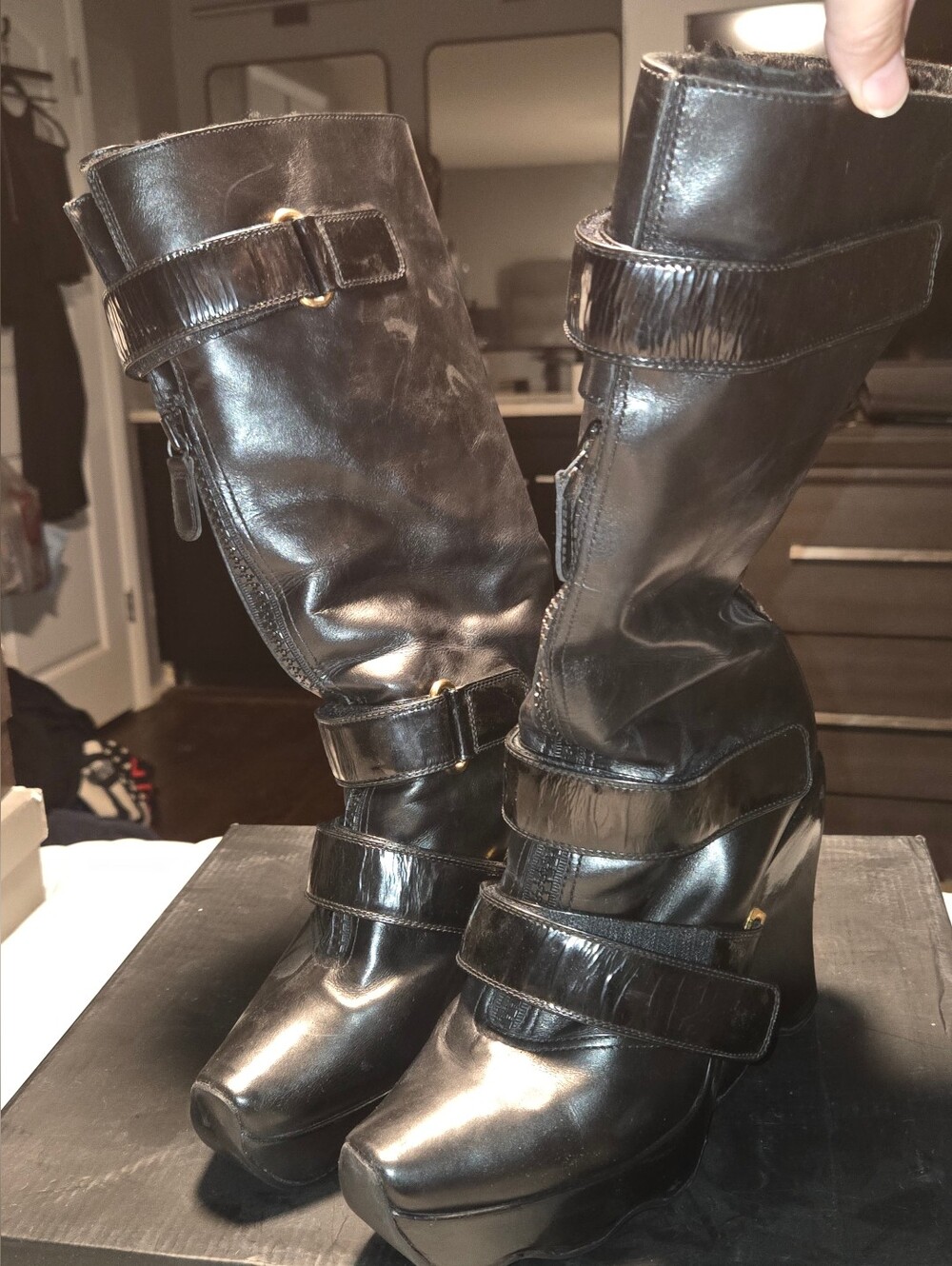 LOUIS VUITTON - LIMITED EDITION - WINTER RUNWAY Black Leather Platform Boots